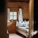 Historisches Alpenchalet Kaeth & Nanei Auf Grossschlaggut Chalet