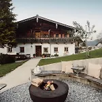 Historisches Alpenchalet Kaeth & Nanei Auf Grossschlaggut Chalet *