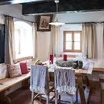 Historisches Alpenchalet Kaeth & Nanei Auf Grossschlaggut Annaberg im Lammertal